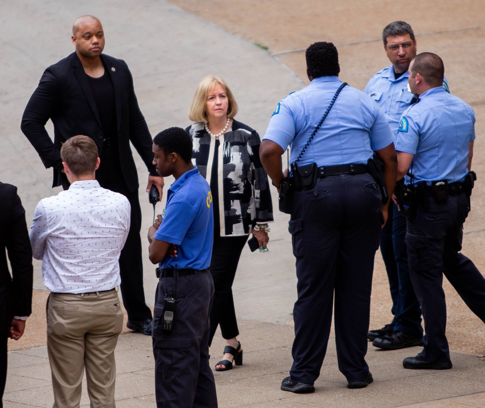 Man killed by St. Louis police officer after shooting different officer in leg